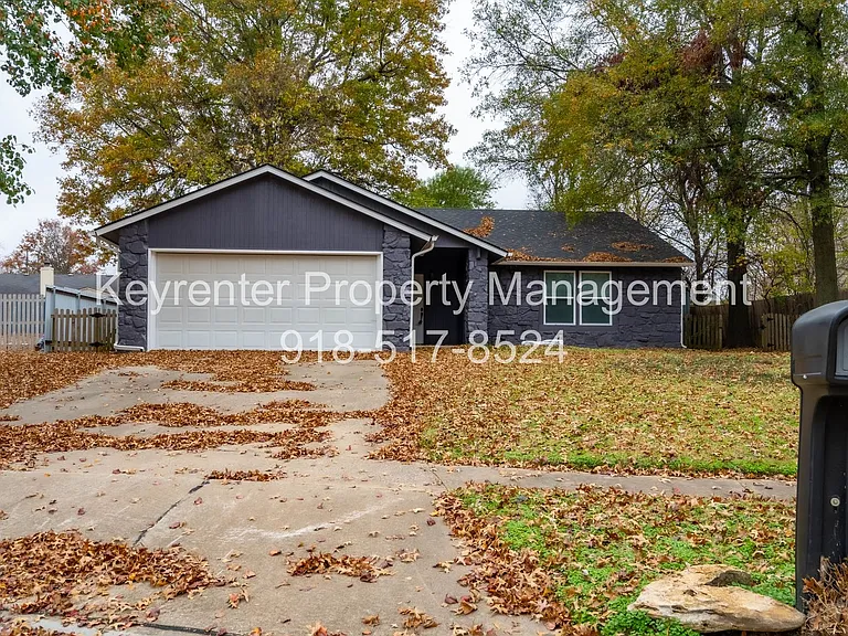 2213 E Seattle St — Photo 2