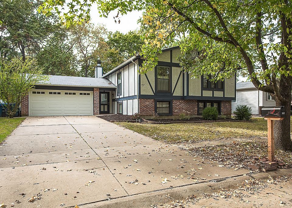2nd image of 207 Village Creek Ct
