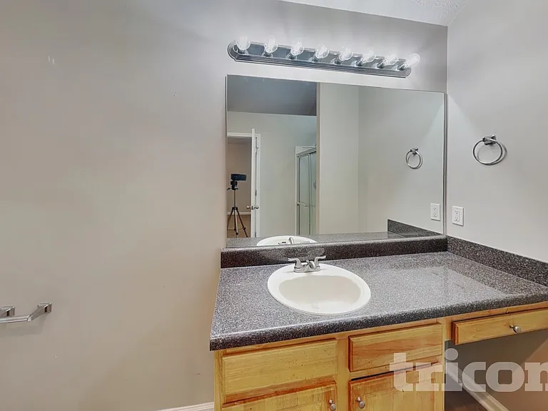 9598 Lakeview Cir — Photo 8