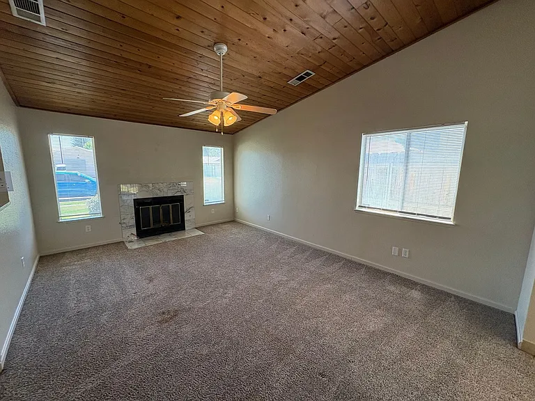 869 Belmont St — Photo 20