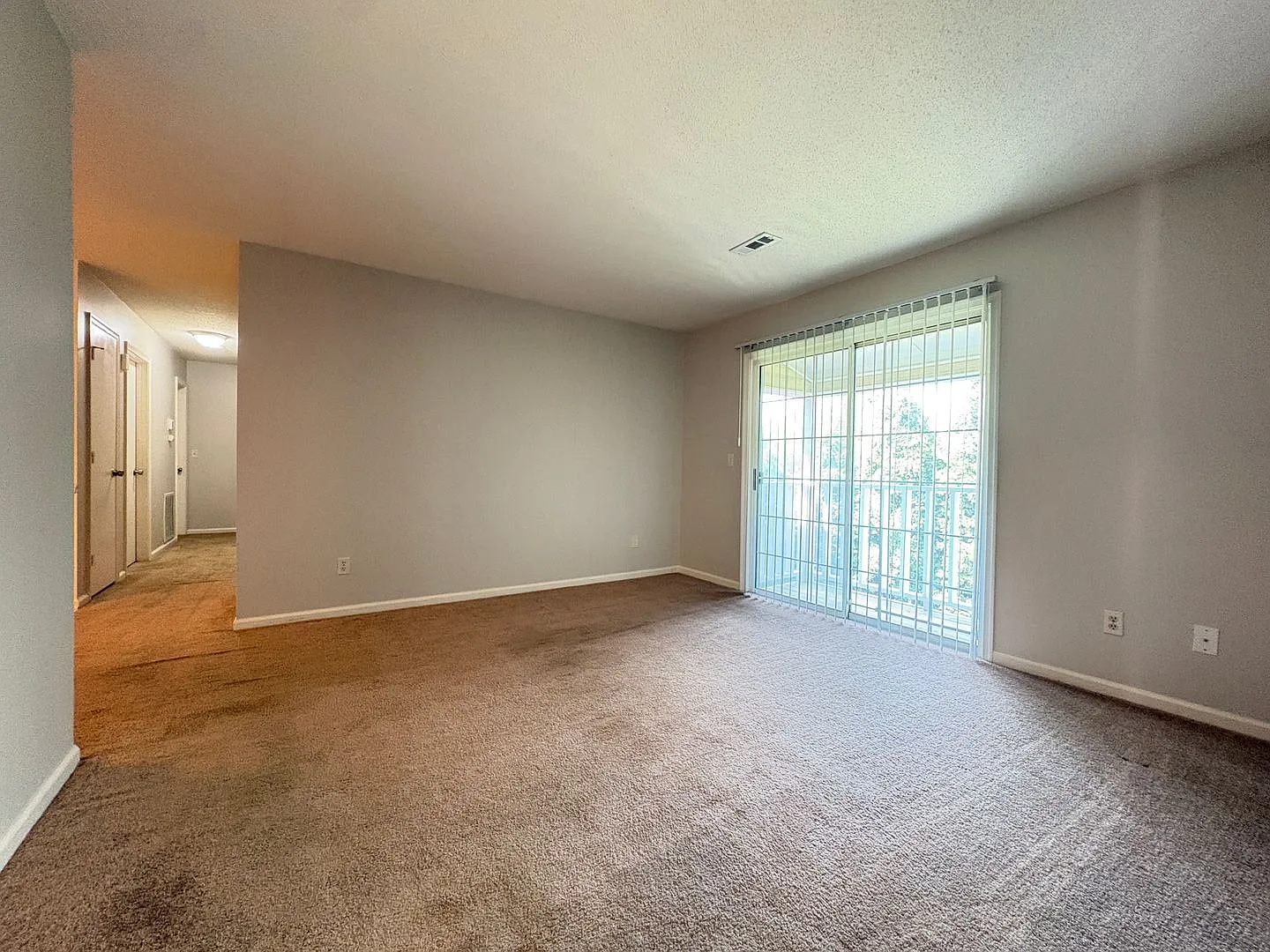 2 Bedroom, 1 Bathroom Condo in Greensboro — Photo 2