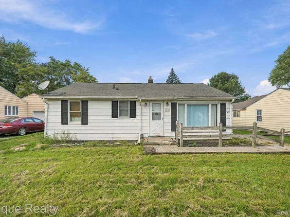 4033 Risedorph St, Burton, MI 48509