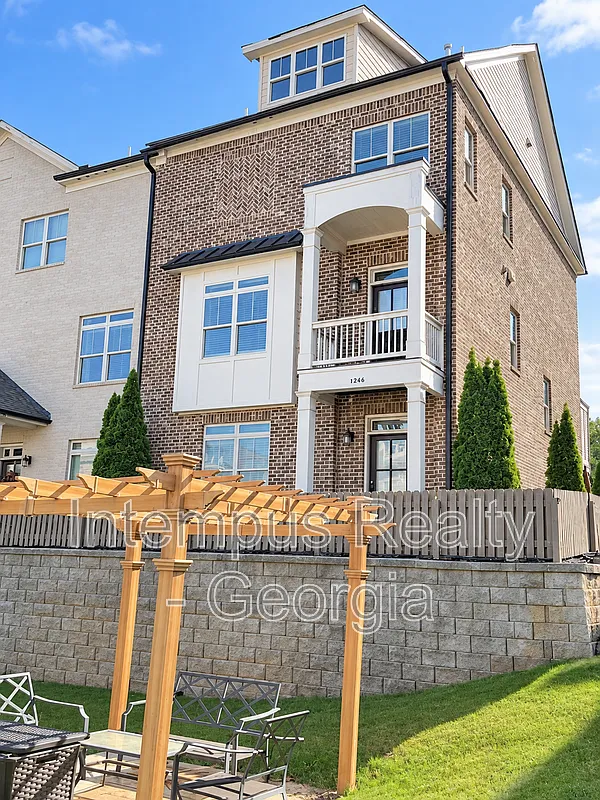4 bed, 3.5 bath, $3,650 — Photo 3