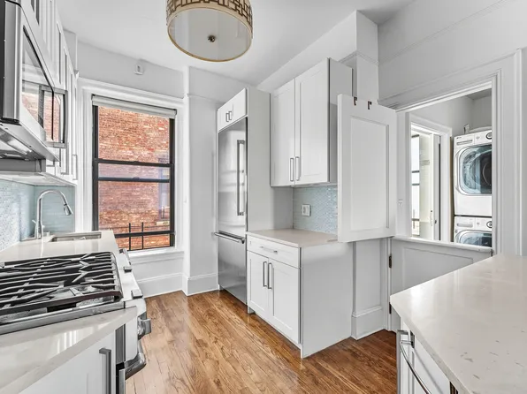 418 Central Park West image 6 of 8