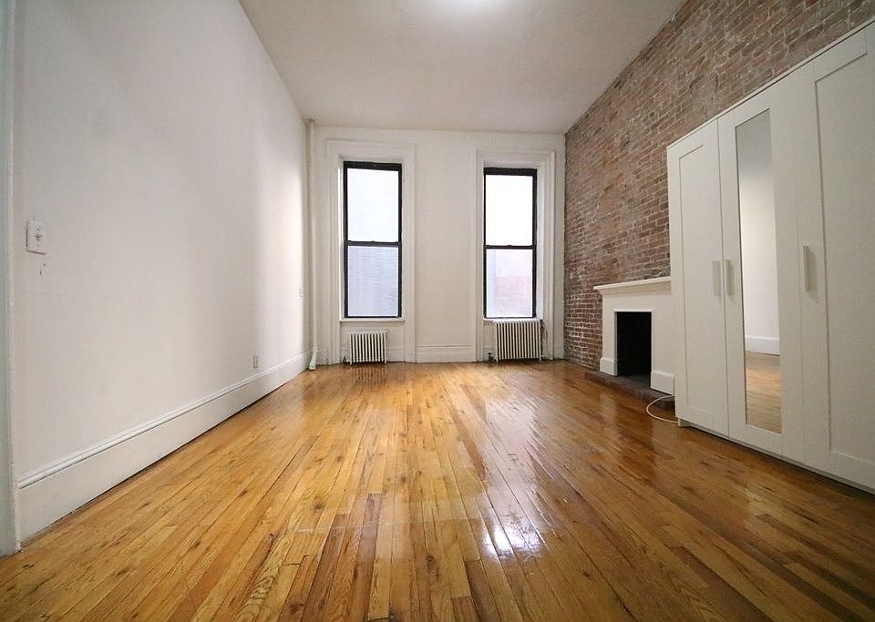 1st image of 935 8th Ave APT 2