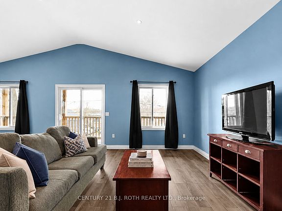 5th image of 102 Dunlop St
