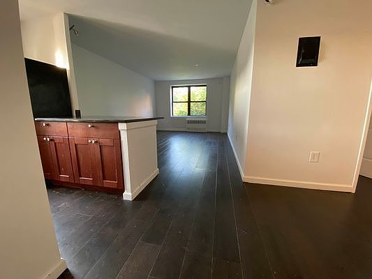 4th image of 829 Greenwood Ave APT 4Q