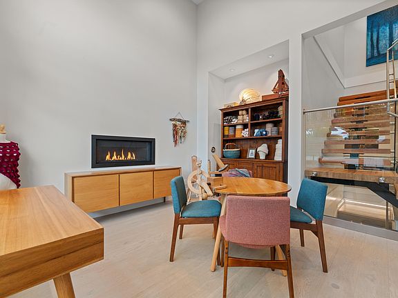 3rd image of 3404 Mamquam Rd