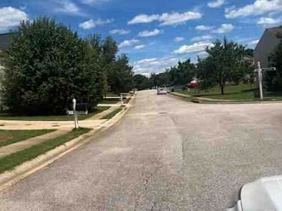 Exterior Neighborhood (street photo)