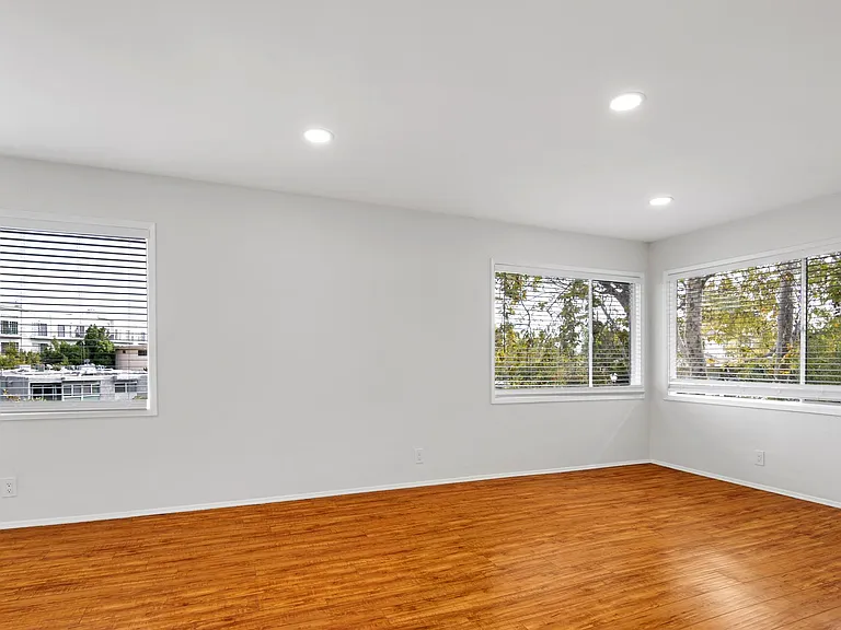 1607 Manning Ave #6 — Photo 5