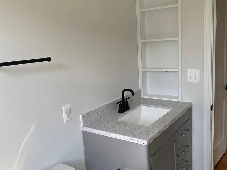 2514 S Kenwood St — Photo 8
