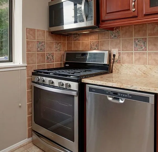 1645 Parkcrest Cir #101 — Photo 6
