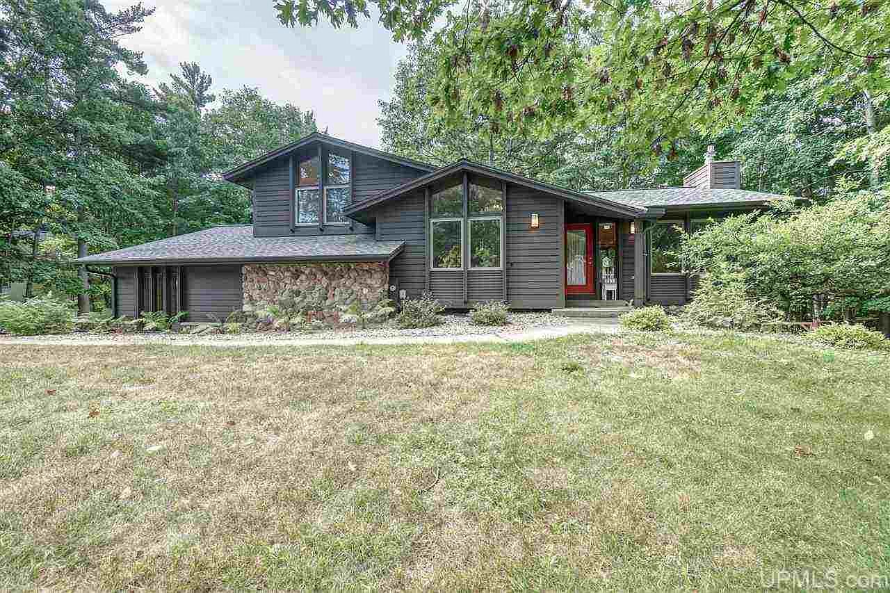 711 Hillcrest Dr, Iron Mountain, MI 49801 Zillow