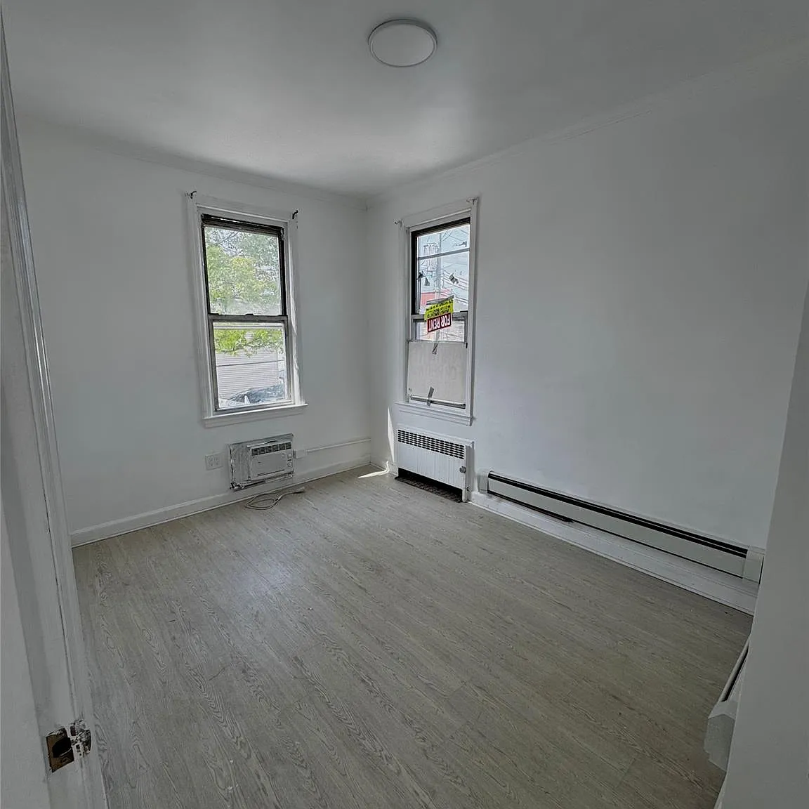 5 bed, 1.0 bath, 4025 sqft, $3,800 — Photo 2