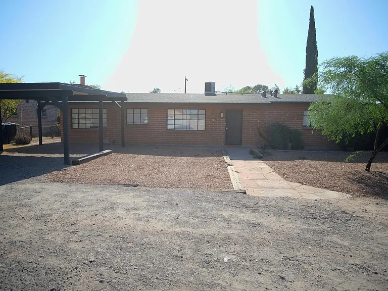 2743 N Park Ave — Photo 30