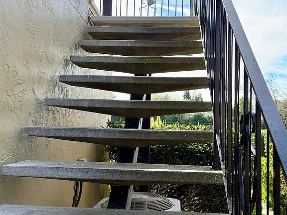 4th image of 1360 Del Rio Ct APT 4