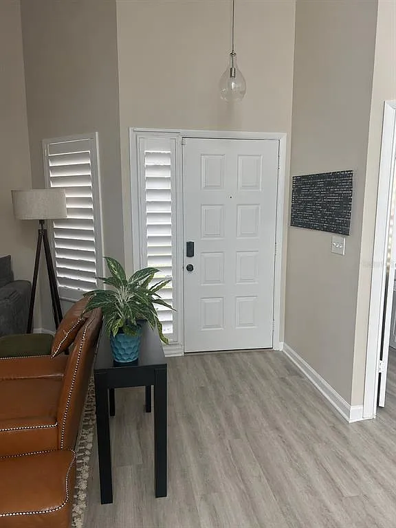 3 bed, 2.0 bath, 1372 sqft, $3,000 — Photo 4