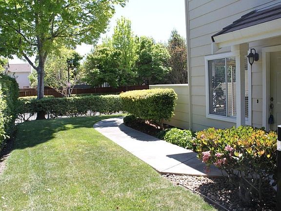 2nd image of 30 Cherry Crest Ln