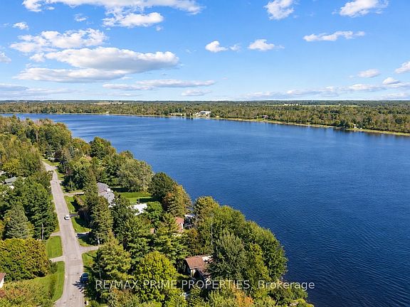 2nd image of 2466 Fairmile Rd N
