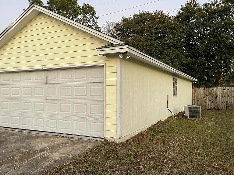 329 Hallowes Dr — Photo 3