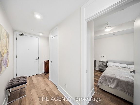 4th image of 32 Davenport Rd #401