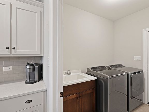 5th image of 10656 Revere Cir