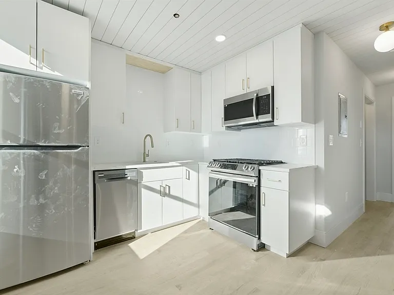183 Maverick St #3 — Photo 5