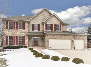 715 Goldenrod Ct, Crystal Lake, IL