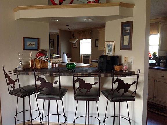 bar area between kit and dr