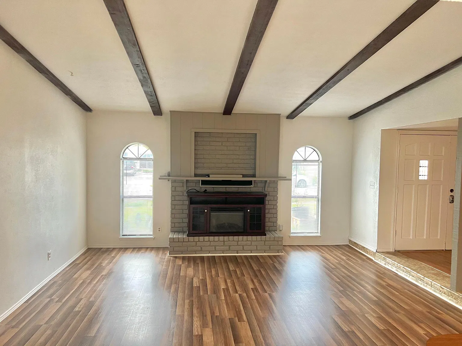7102 Forestview Dr — Photo 2