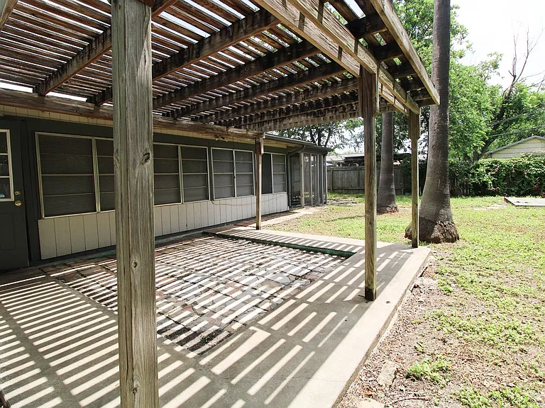 4102 Waikiki Dr — Photo 34