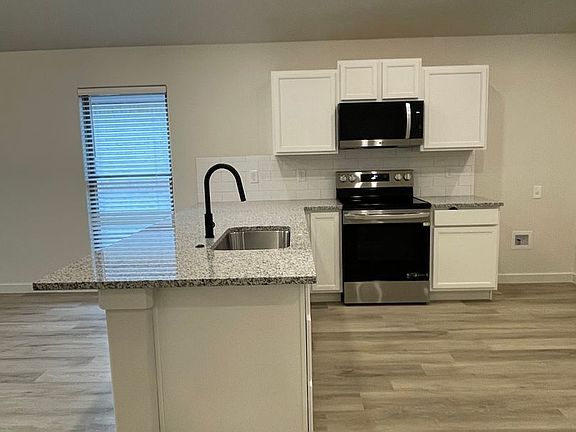 5th image of 3104 Kingsville St