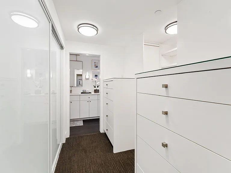 305 SW Montgomery St — Photo 3