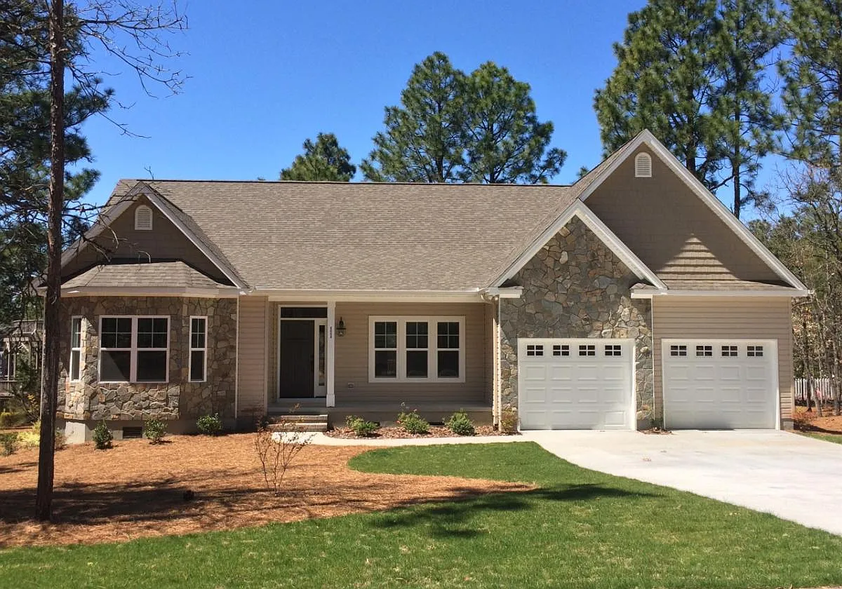4 bed, 2450 sqft, $2,725 — Photo 1