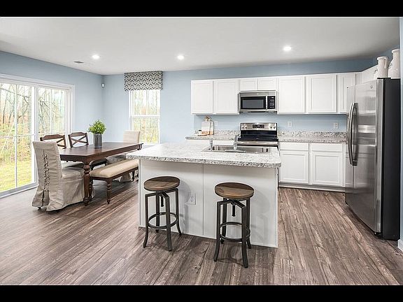 4th image of 1003 Marquis Pkwy