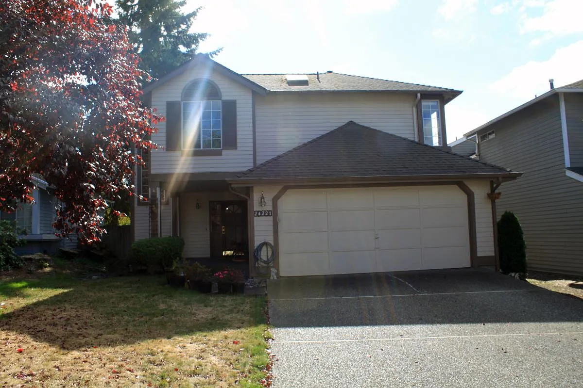 24221 SE 39th St photo 1