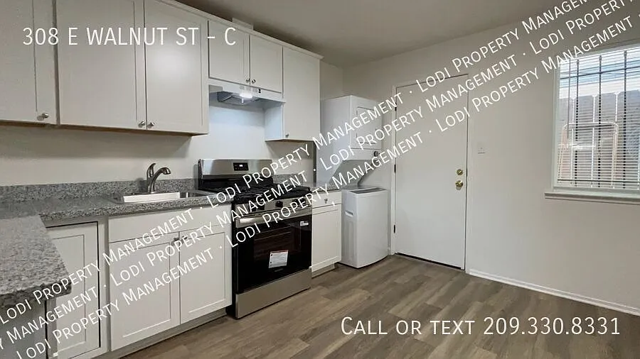Remodeled 2 Bedroom Apartment — Photo 4
