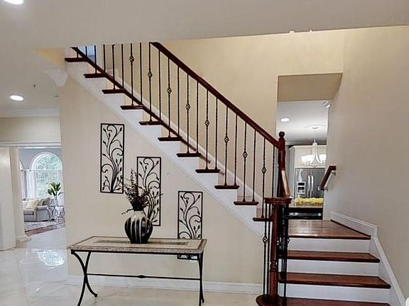 3rd image of 715 Bleak Hill Pl