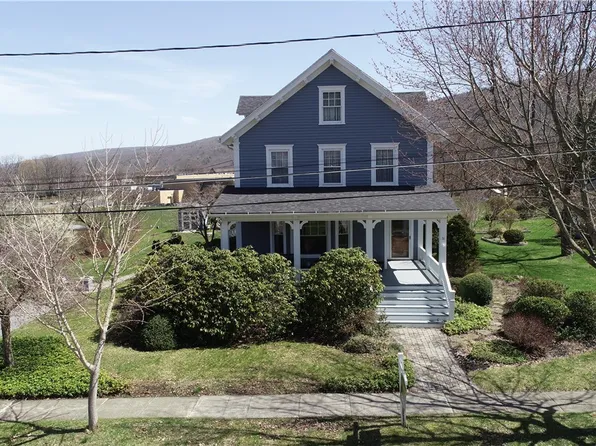31 Thrall St, Naples, NY 14512