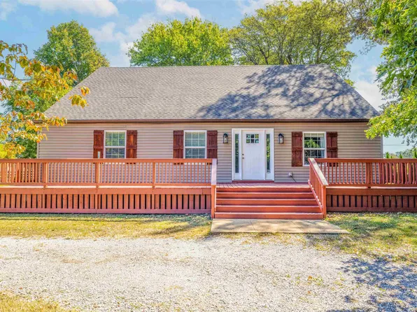 4 Parkview Dr, La Center, KY 42056