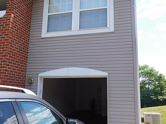 Garage with Opener/Key Pad