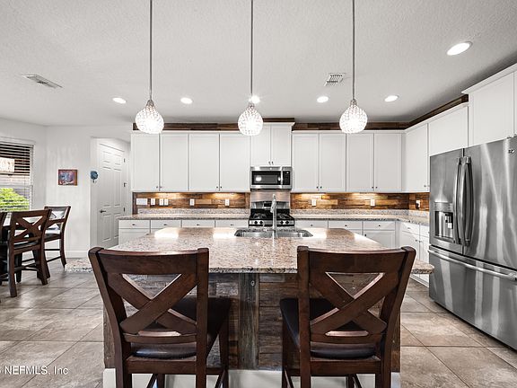 5th image of 341 ASPEN LEAF Drive