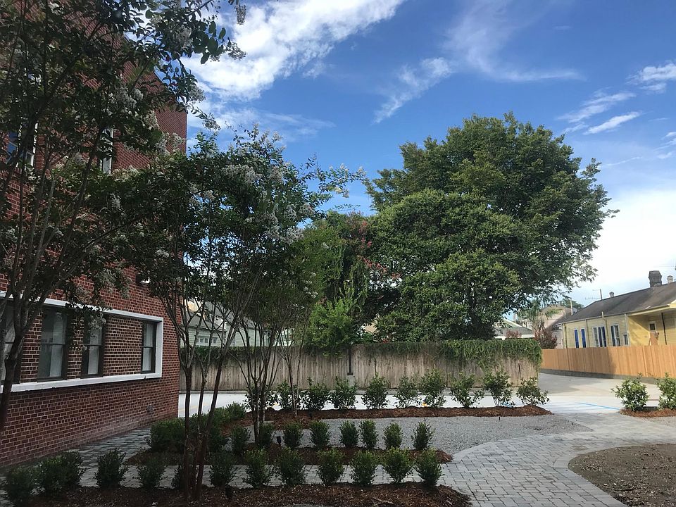 1st image of 821 Washington Ave #116