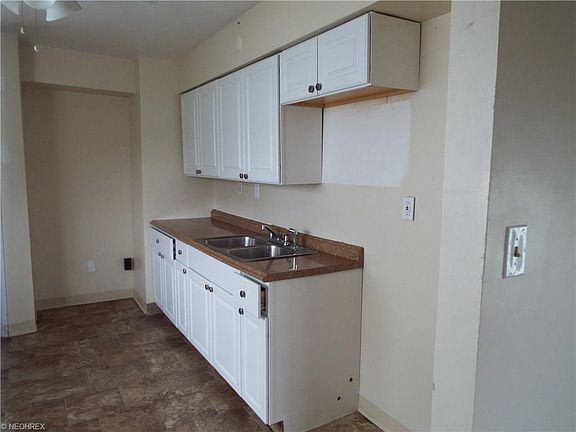 3rd image of 16800 Kollin Ave