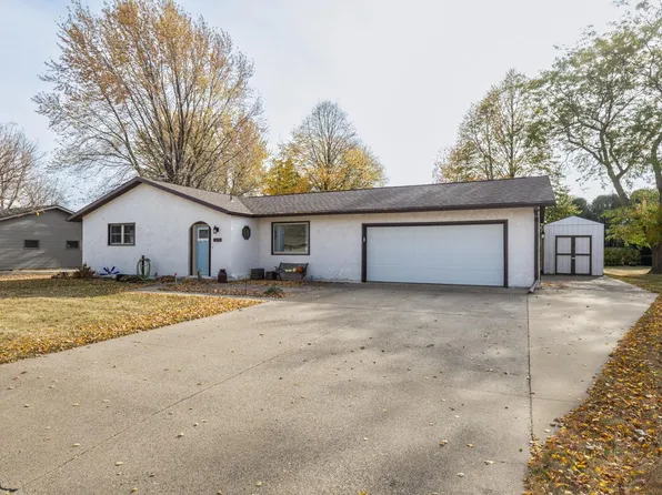 453 3rd St SW, Blooming Prairie, MN 55917