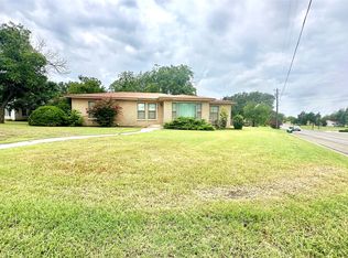 1611 Live Oak St, Goldthwaite, TX 76844