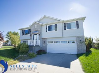 3447 River Cir, Lincoln, NE 68504