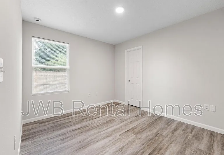 8704 7th Ave — Photo 13