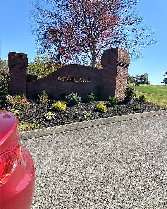 2nd image of 435 Woodlake Blvd