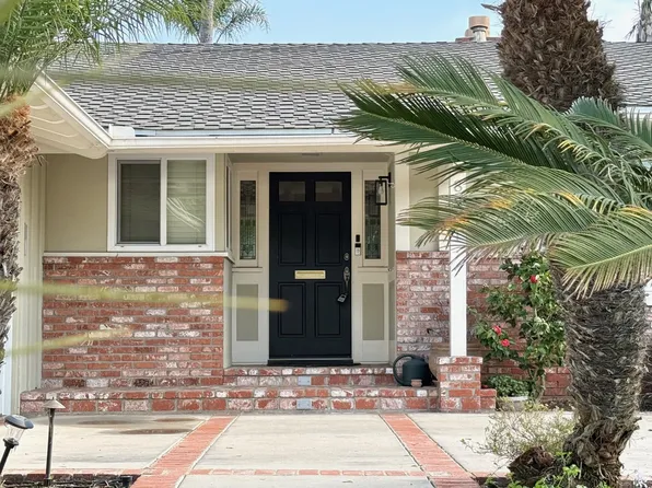 8811 Robin Hood Ln, La Jolla, CA 92037